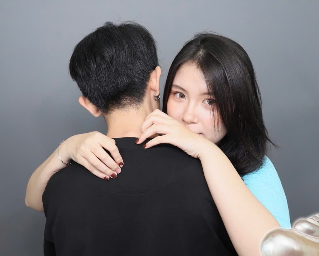 Ảnh kỷ niệm thứ nhất của người nhận thiệp